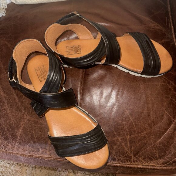 Miz Mooz Comfort Sandal - Size 9 - 9.5 - Picture 2 of 2